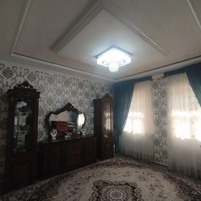 Продаётся дом в Мирабадском районе на Саракульке, участок 1,5 сотки.