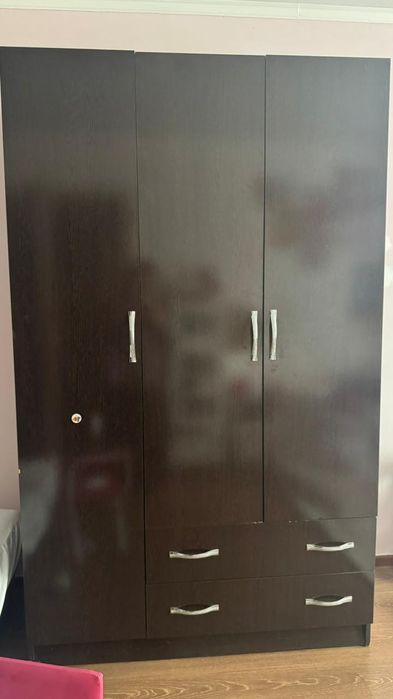 Продам шкаф плательный