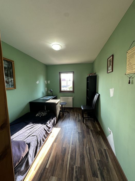 Casa renovata cu gradina de inchiriat(Radauti) 2 dormitoare,bucatarie noua, living, baie,dresing