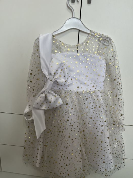 Продам платья девочкам