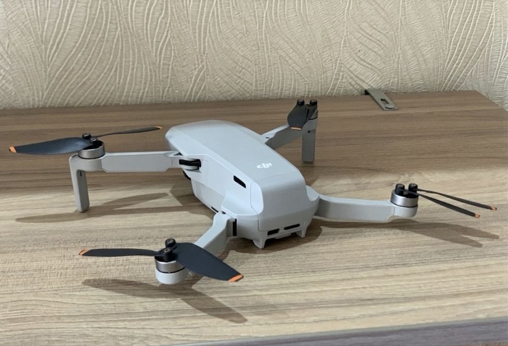 Дрон квадрокоптер DJI mini 2 Fly more combo