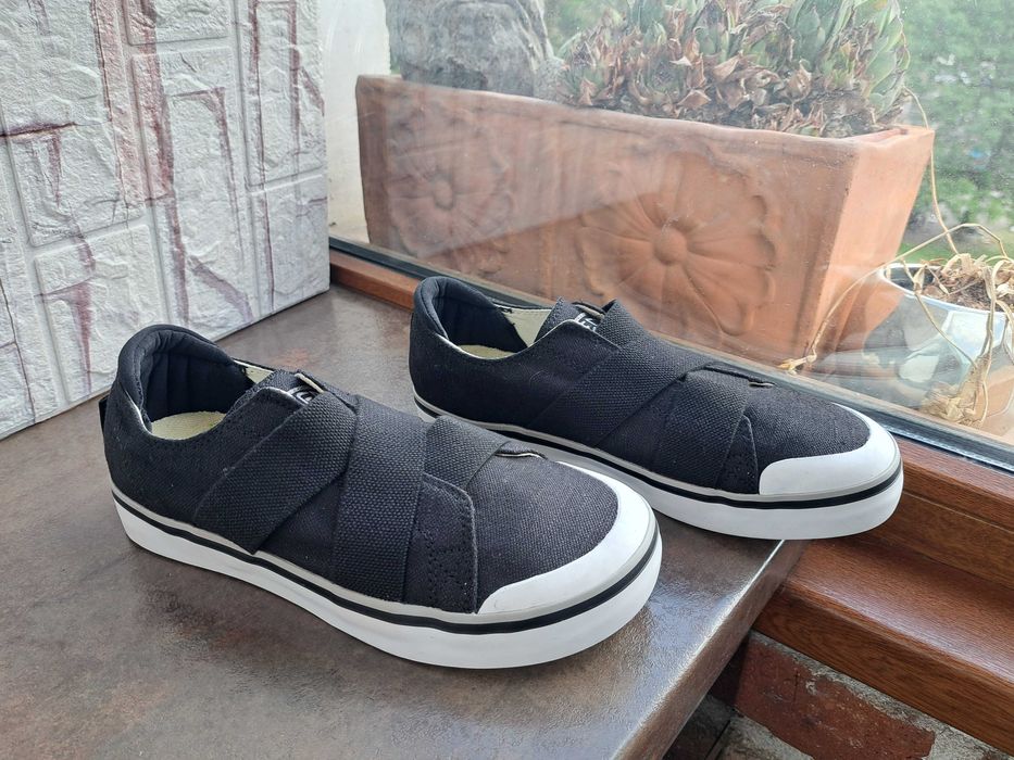 дамски маратонки,спортни обувки,кецове,гуменки,сникърси,Keen,39,5