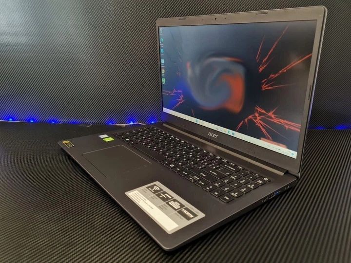 Ультрабук Асер Core i3-7020 Ssd 256Gb/4Gb