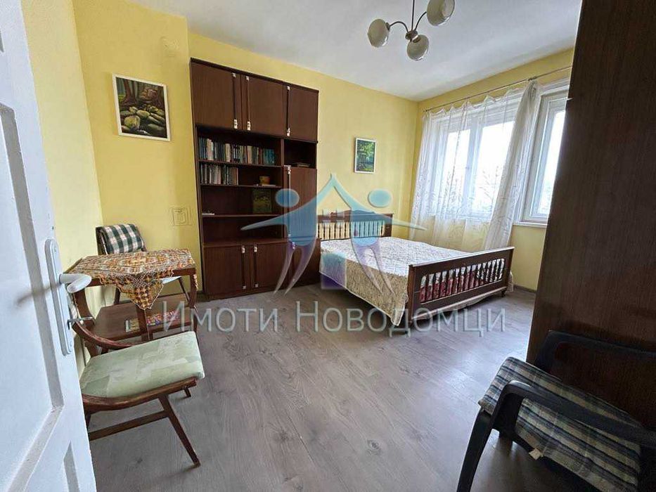 Продава се Четиристаен апартамент в Шумен, Пазара - 100 кв.м за 1340 €/кв.м - Снимка #4