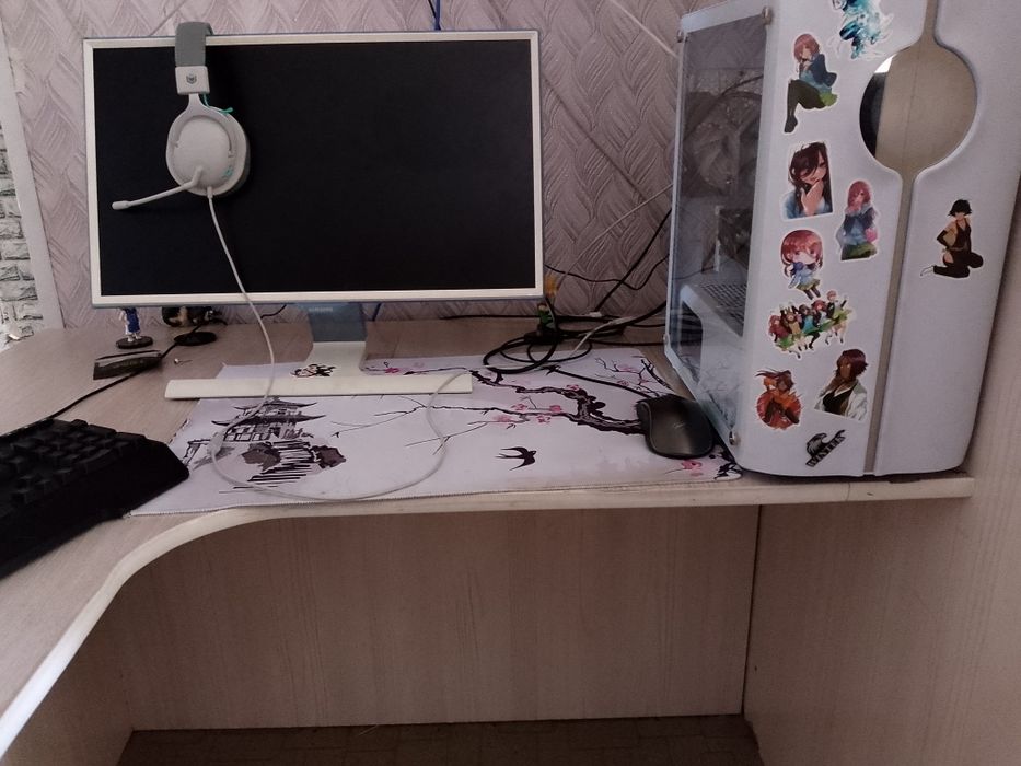 Продам двух ярусный гарнитур со шкафом