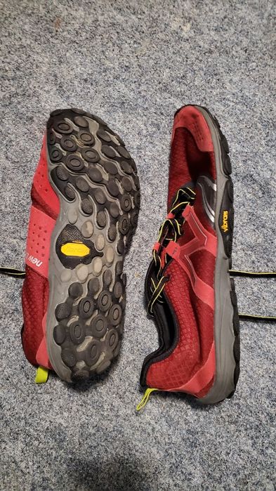 Sneakers alergare marime 45... Nu stiu d e ce trebuie 70 de caractere.