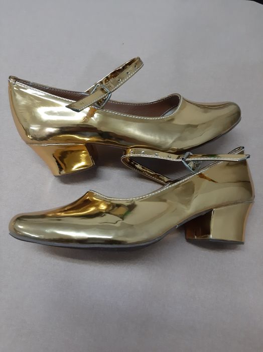 Raqs tuflilari Raqsga