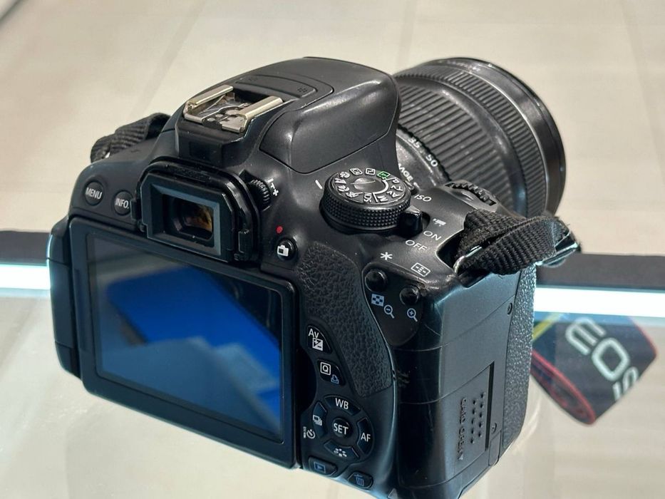 Canon EOS | 700D