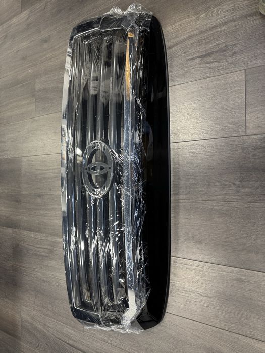 Решетка тойота секвоя фейслифт 2020г. / Toyota sequoia grill facelift