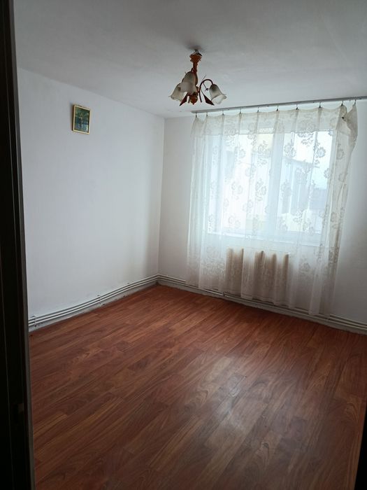 Apartament cu 3 camere de vânzare