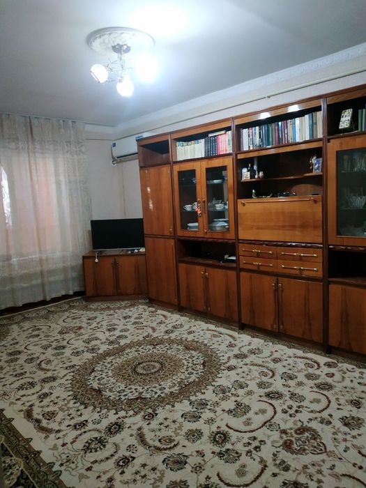 Продается срочно большая 2 х комн. квартира в Нукусе