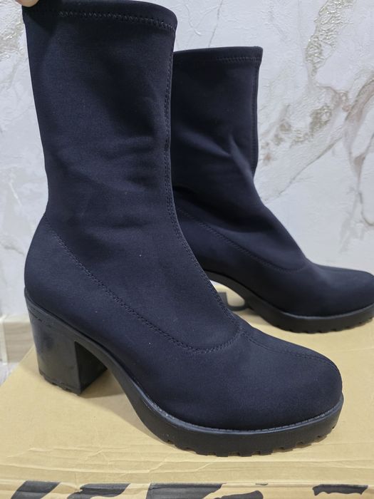 Продам сапоги на каблуке