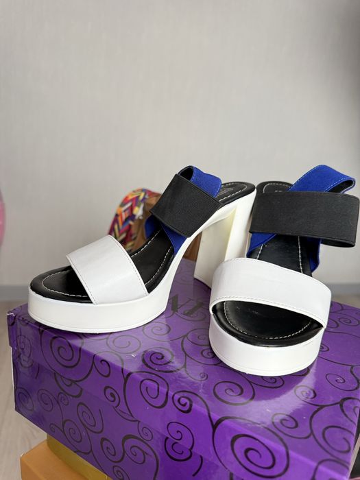 Продаю босоножки