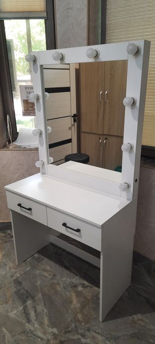 Зеркало с лампами В НАЛИЧИИ