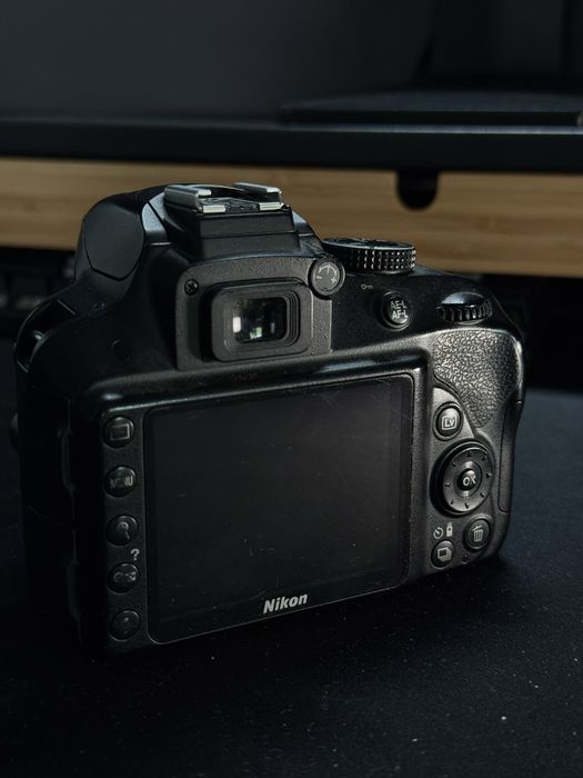 Vand Nikon D3300 + obiectiv 18-55mm + incarcator + 2 baterii