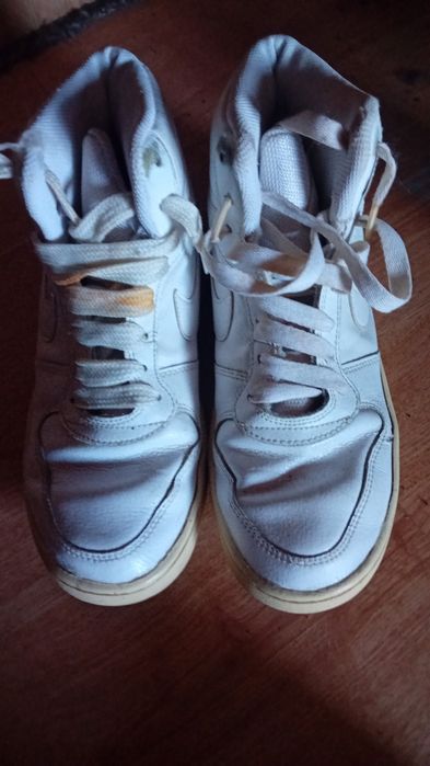 Vindem încălțăminte