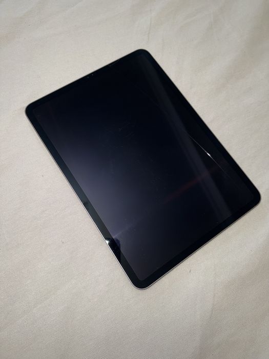 Продам iPad 11 pro 2 поколения со стилусом