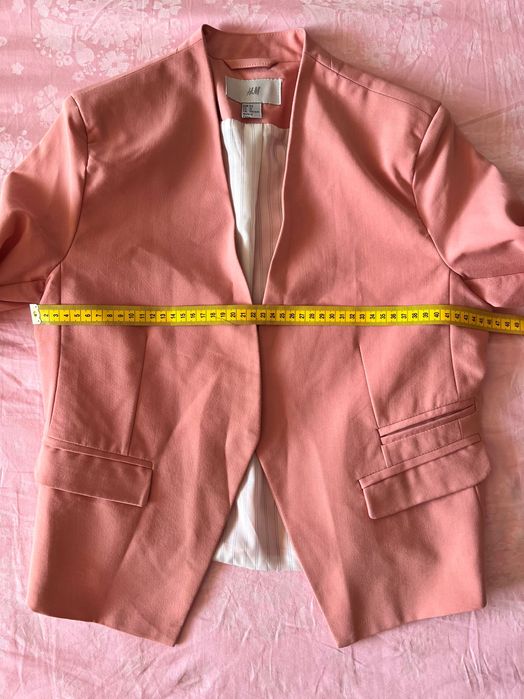 ЧИСТО НОВО Късо розово сако H&M