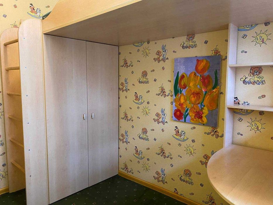 Детская комната: двух ярусные кровати + шкаф гардероб+ рабочий стол