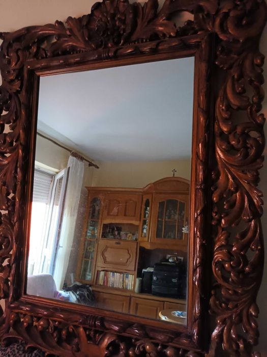 Oglinda perete sculptura rama din lemn de dimensiunea de 18 cm.