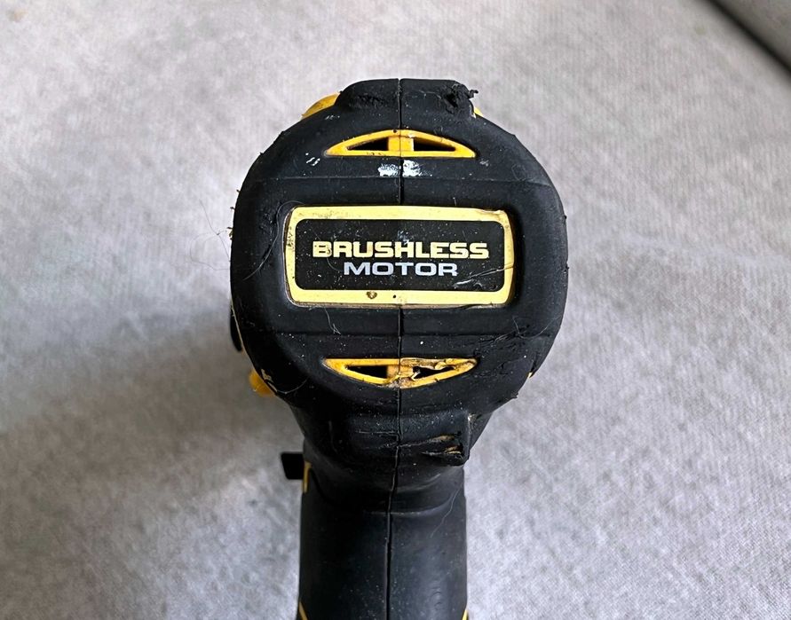 Masina de gaurit si insurubat DEWALT DCD777 brushles - corp