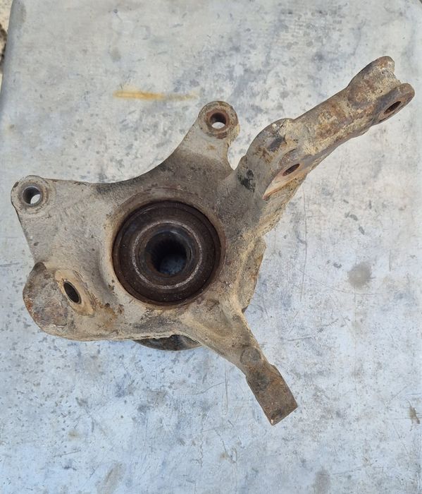 Кулак поворотный