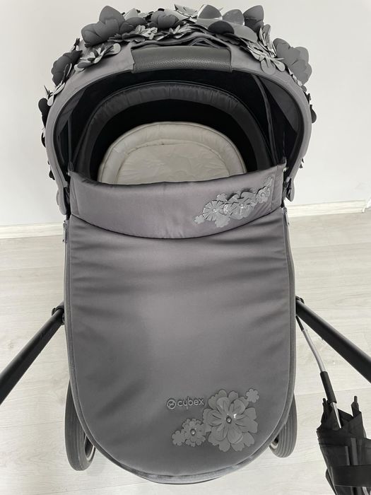 Cybex Priam/e-Priam 3 кош за новородено Lux Simply Flowers