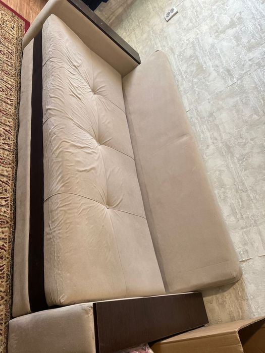 Диван сатылады. Продается диван.