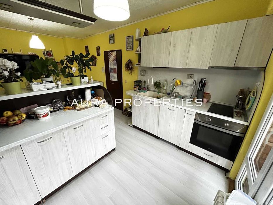 Продава се Двустаен апартамент в Разград, Център - 68 кв.м за 1328 €/кв.м - Снимка #2