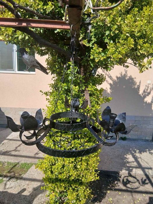 Кован  полилей висящ свещник