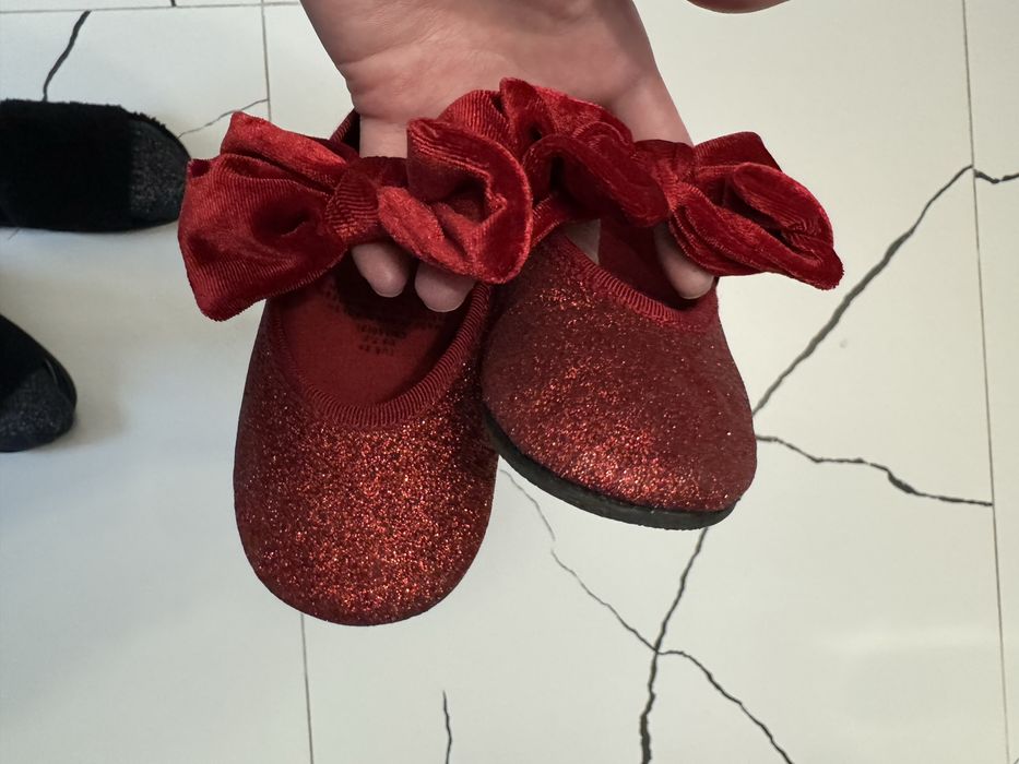 Balerini h&m marimea 24 rosii cu sclipici