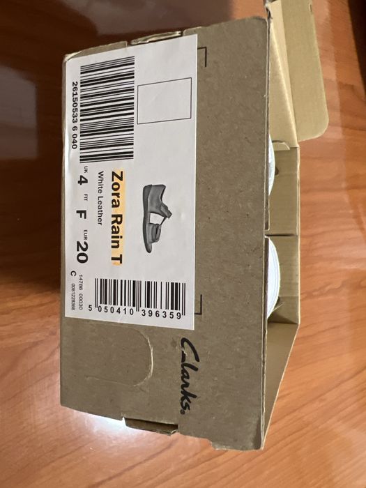 Sandale de piele Clarks marimea 20