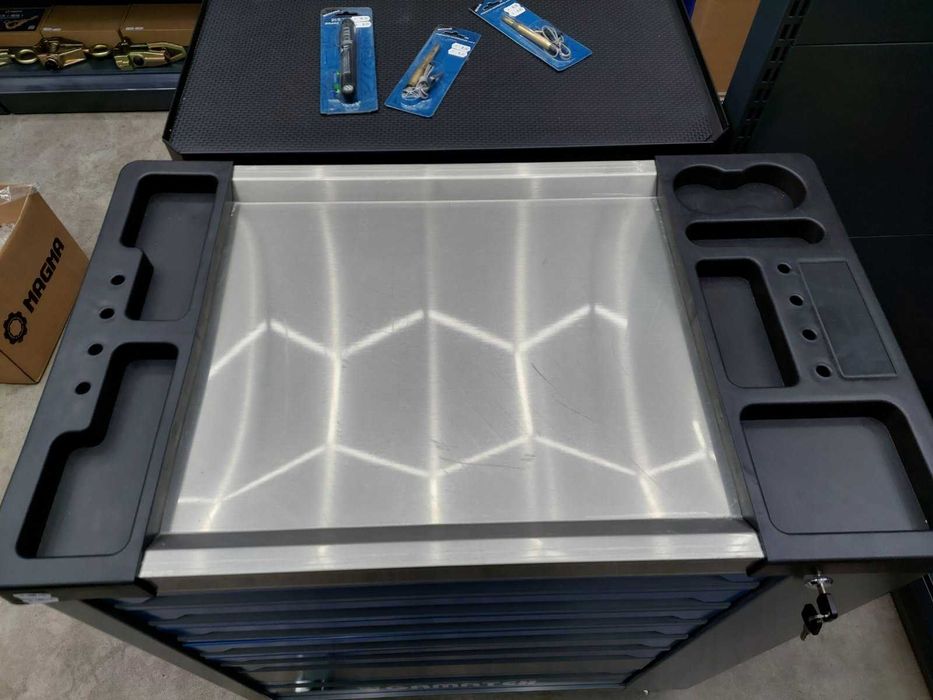 Количка за инструменти оборудвана с 258 броя инструменти