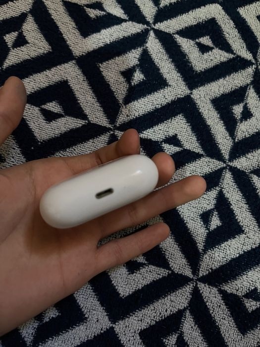 Продаю оригинал кейс airpods pro 1