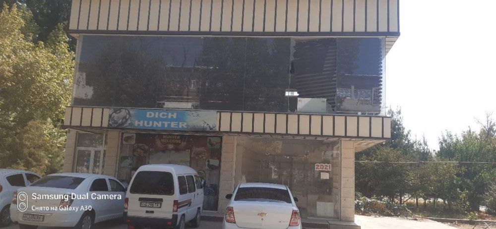 Ikki qavatli savdo do’koni