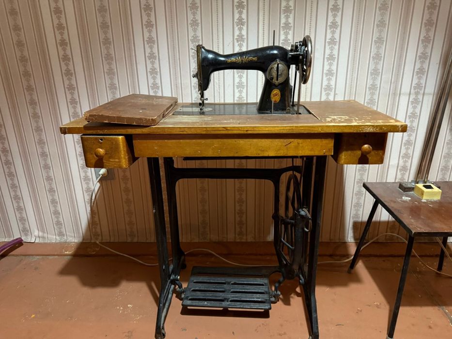 Продам швейную машину