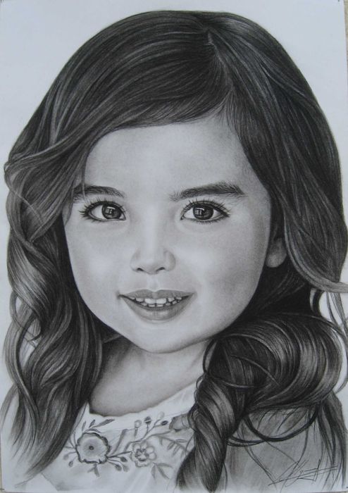 Портреты по фото на заказ углем, цветными карандашами