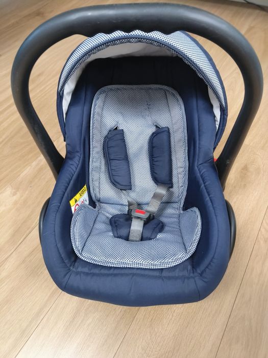 Продавам бебешко столче за кола