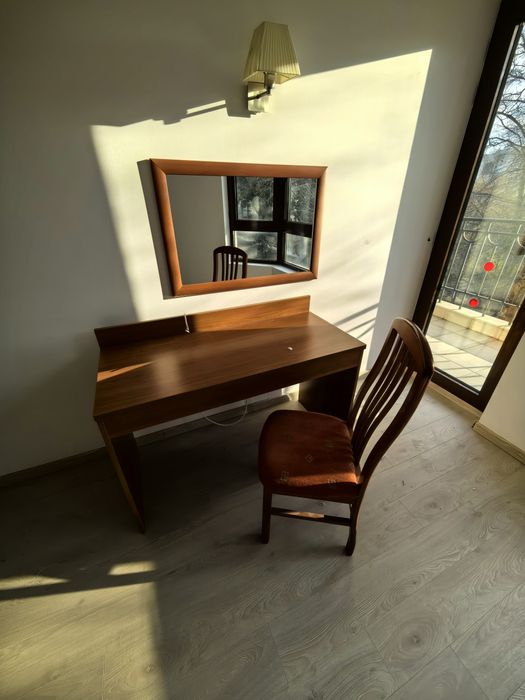 Огледало за стена два вида