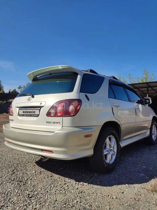 Автомобиль Lexus RX 300