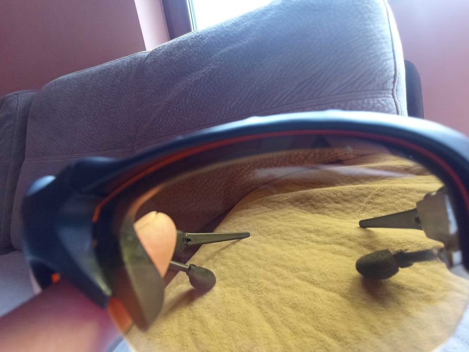 Очила за спорт и шофиране с безжични слушалки и микрофон