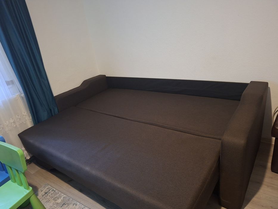 Vând canapea extensibila in stare foarte bună