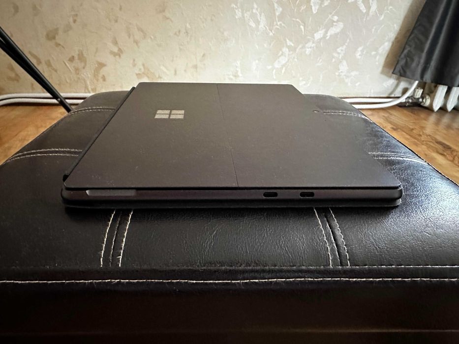 Microsoft Surface pro 9 - Счупен дисплей, но работи перфектно
