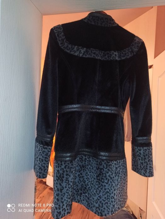 Продавам палто,, Юнона,, обличано 2пъти.Размер-XL.Цена 27 евро.