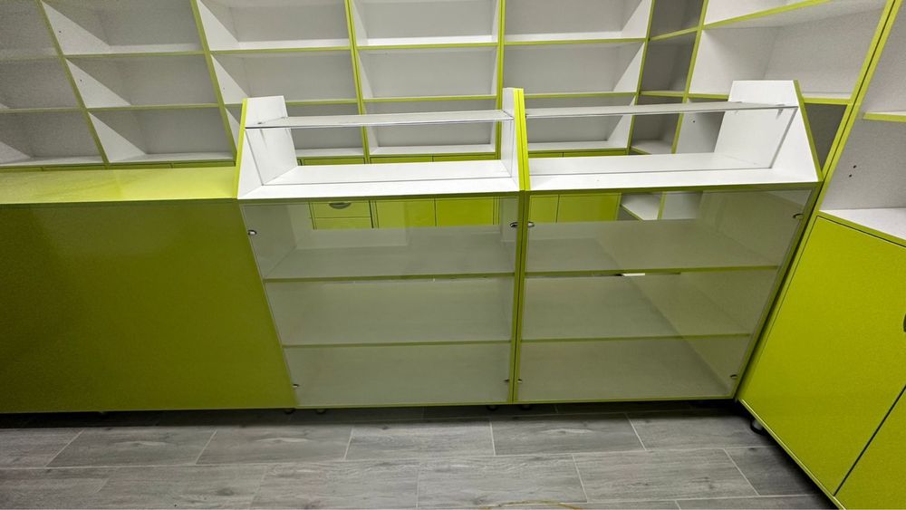 Мебель полки витрины