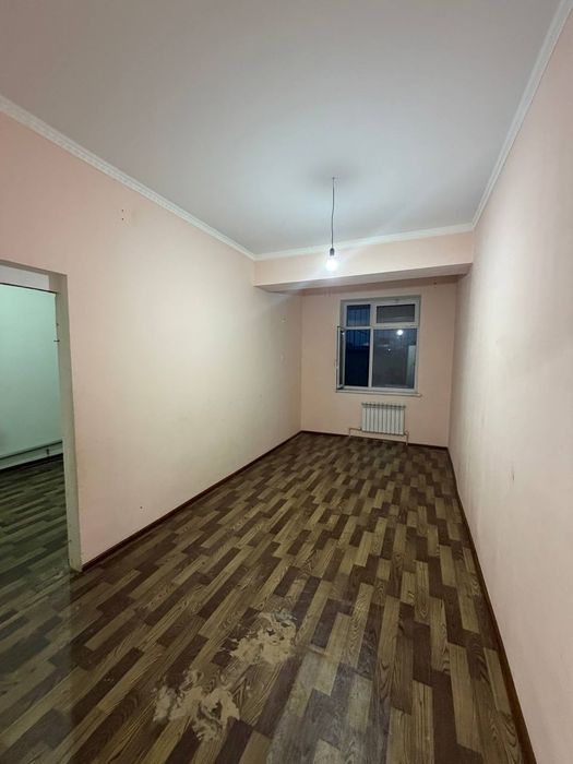 Срочна сотилади иззат кучасида  уй 1хона 42кв/м