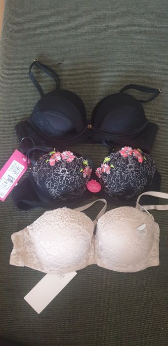 Sutiene balconnete, push-up cu eticheta