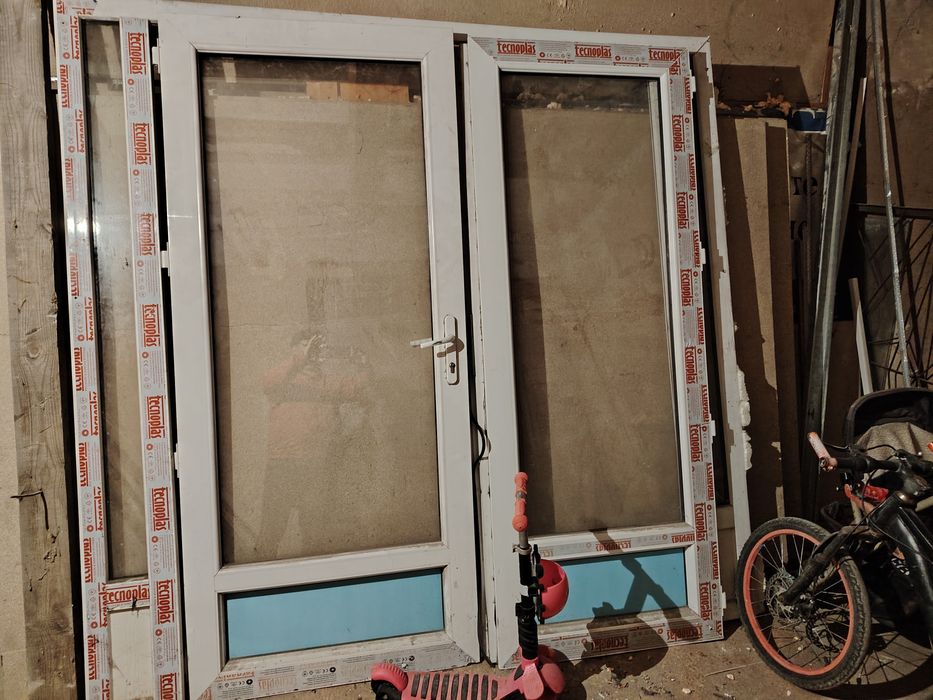 Пластиковые двери для контенера