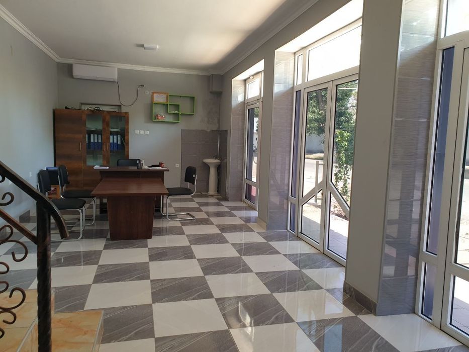 Продаю коммерческое здание,плюс частный дом 7 комнат в городе Сырдарья