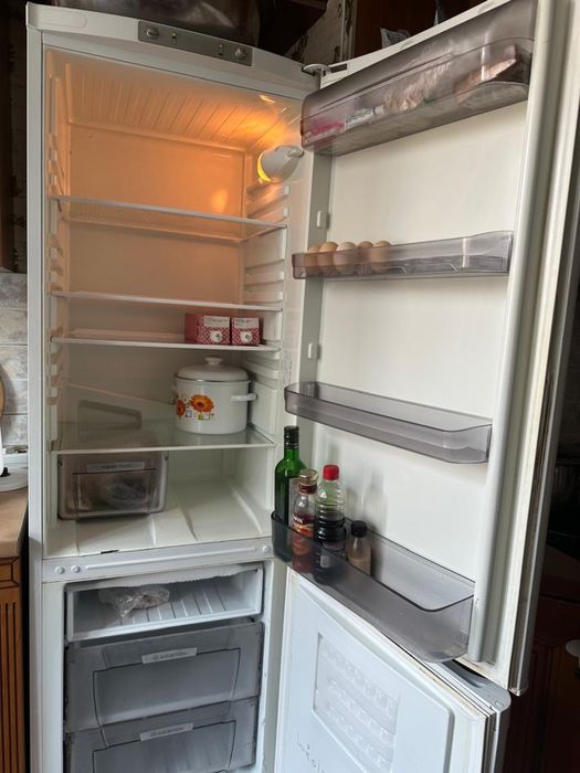 Холодильник марки Ariston